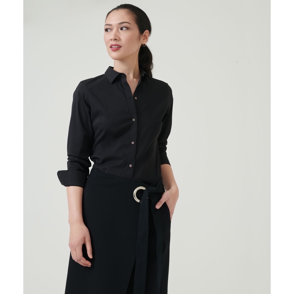 NWOT - UNTUCKit Bella Button Down Blouse